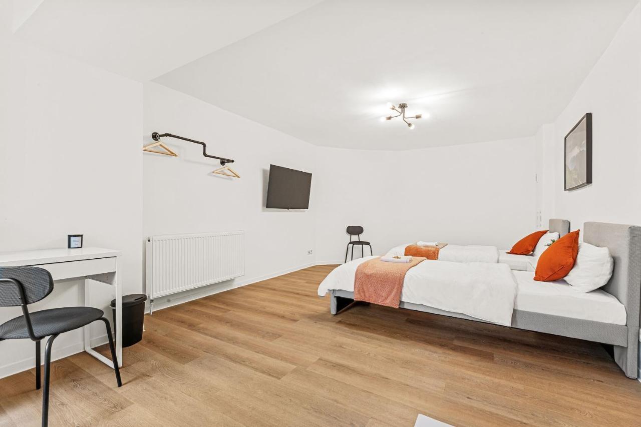 2 Zimmer Apartments, 4 Betten, Vollmoebliert,Zentrale Lage Am S-Bahnhof Berlin Zewnętrze zdjęcie